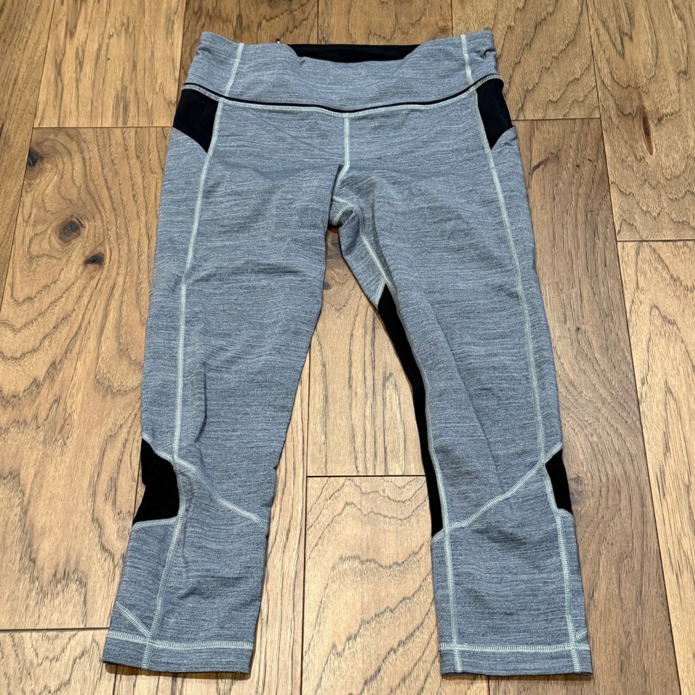 Lululemon Run Inspire Crop II Gray‎ Black Mesh Panel Leggings Womens Size 8